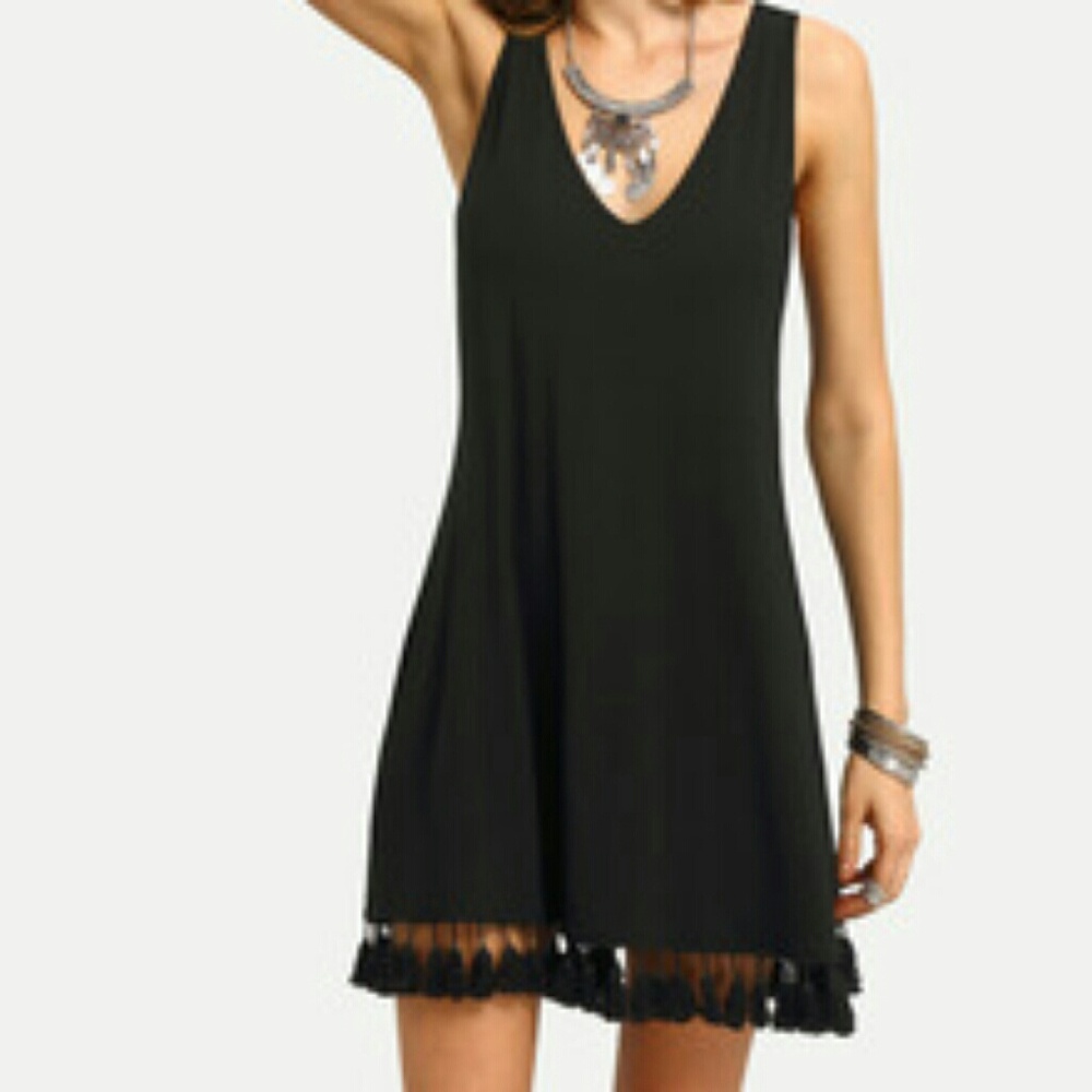 Black sleeveless v-neck tassel dress - Picture 3 of 4